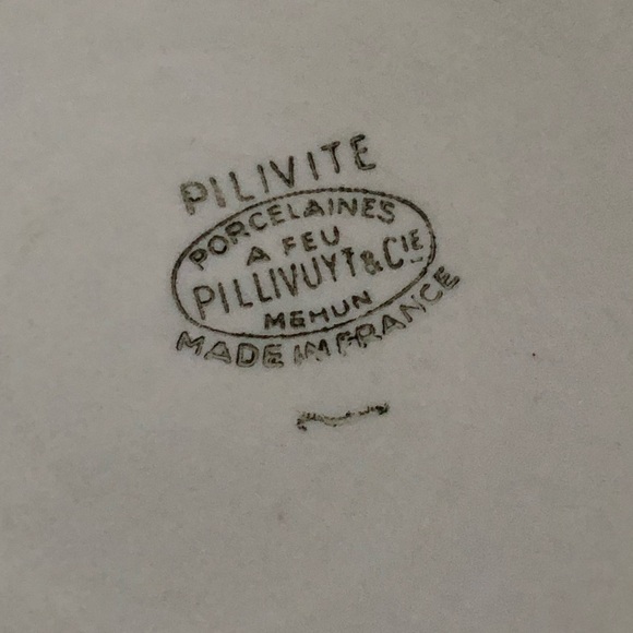 PILIVITE Porcelain 9.75” Serving Bowl Made in France Excellent Condition VINTAGE - Picture 2 of 6